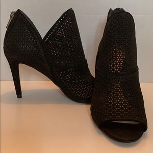NWOT Vince Camuto Black Suede Heels